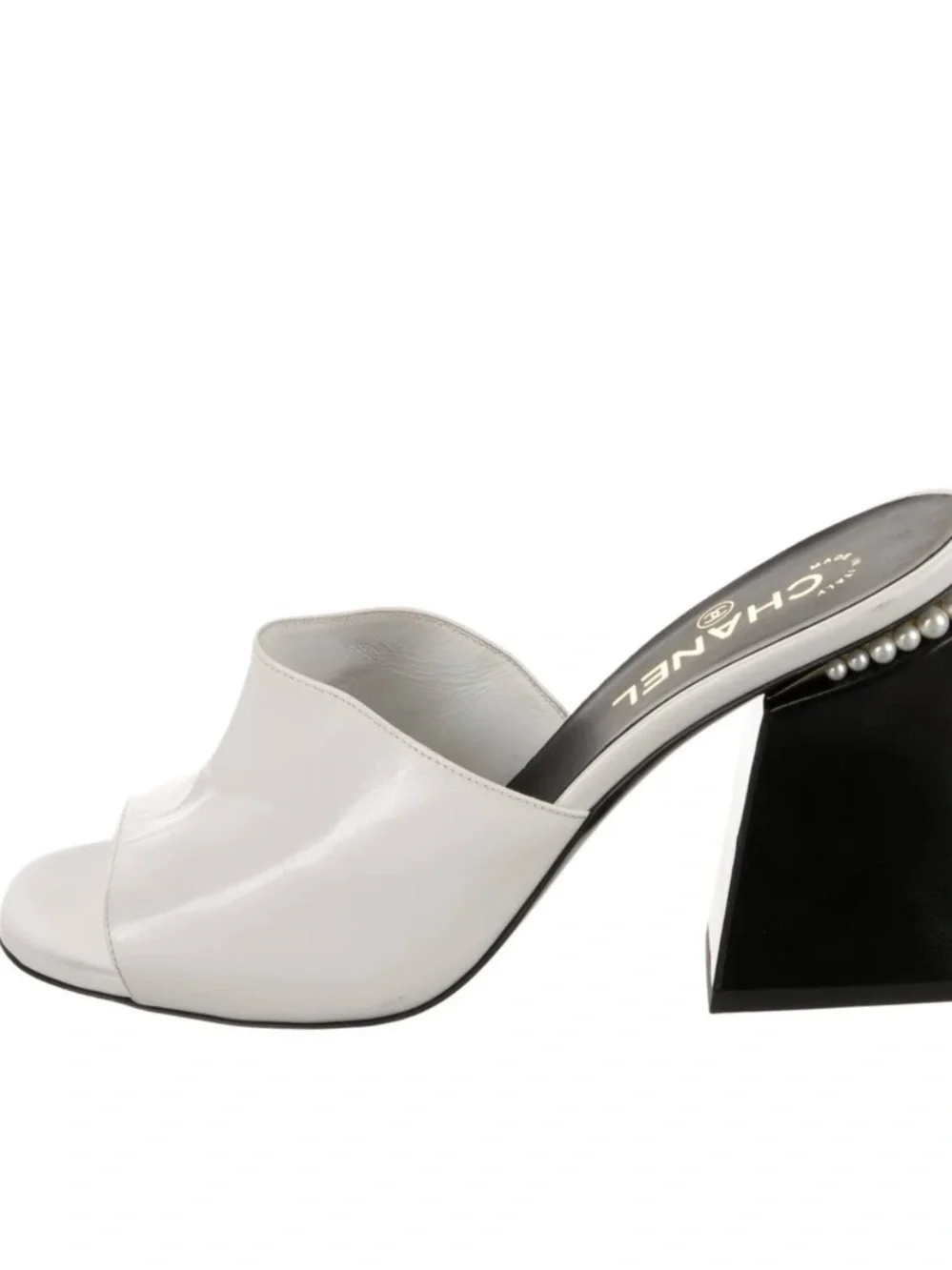 CHANEL White Patent Leather Open-Toe Slide Mules